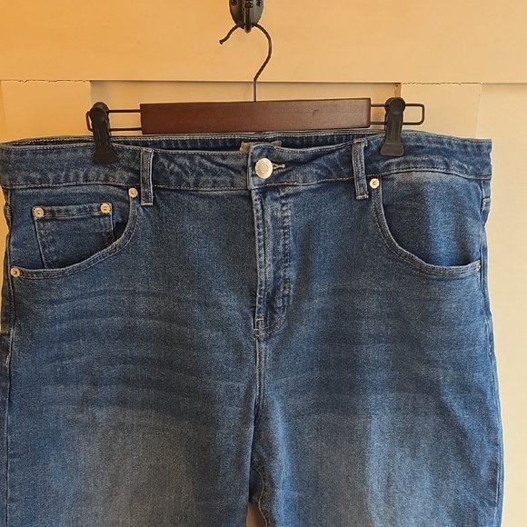 Eloquii Medium Blue Barrell Jeans 18 - Picture 3 of 13